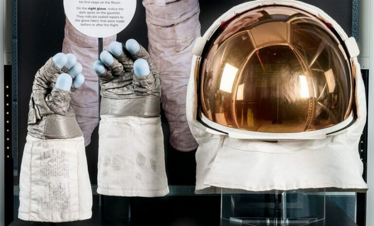 Smithsonian Debuts Neil Armstrong Gloves, Reveals Apollo 11 3D Model